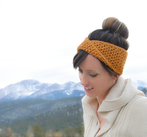 Fave Twist Crochet Headband | FaveCrafts.com