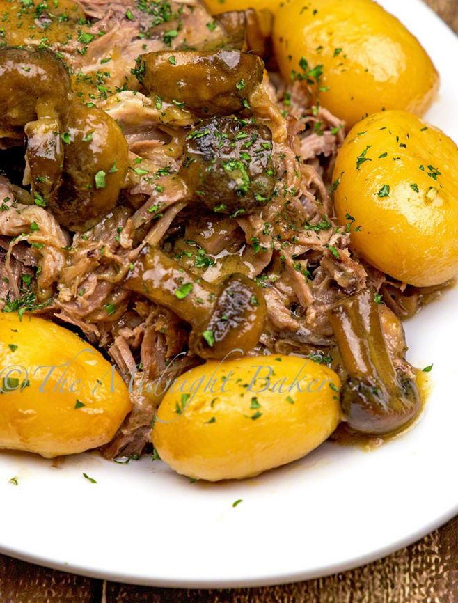 Slow Cooker Pulled Pork with Sweet Cream Gravy