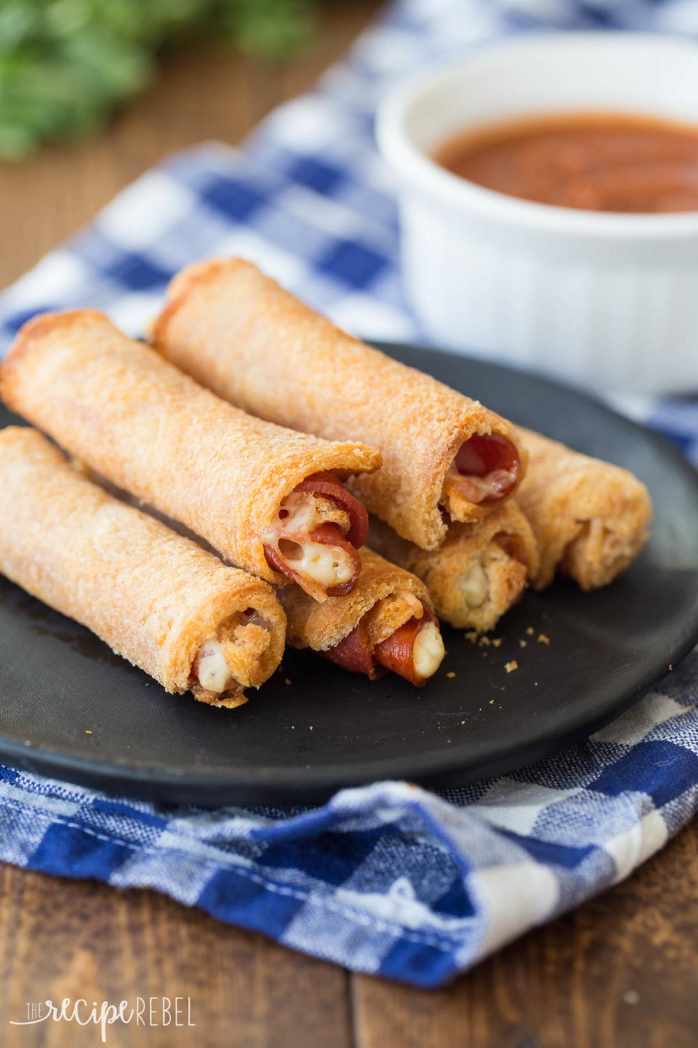 easy-pizza-roll-ups-recipelion