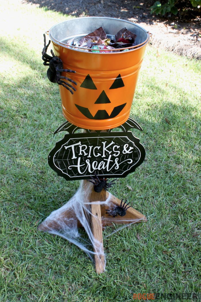 diy-halloween-candy-stand-allfreeholidaycrafts