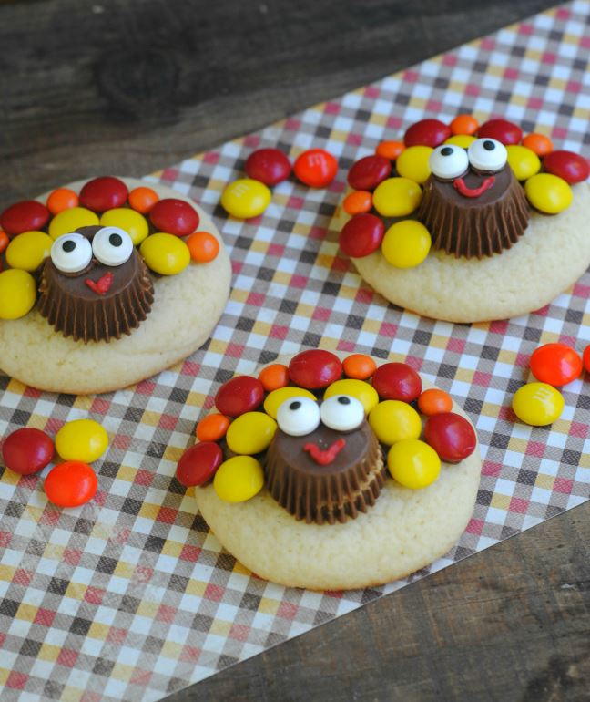 Kid-Friendly Thanksgiving Turkey Cookies | TheBestDessertRecipes.com