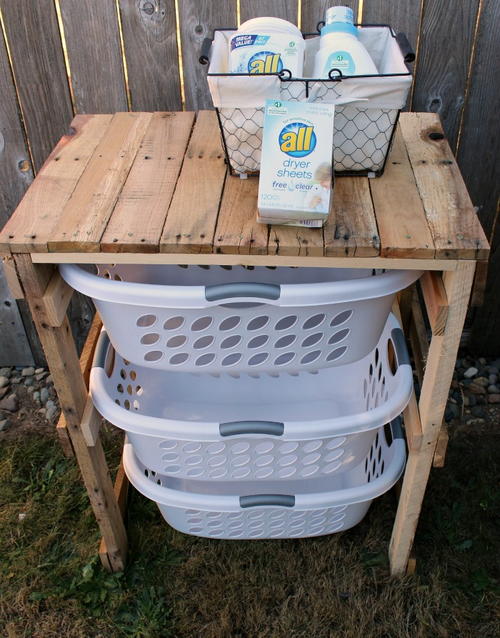 DIY Pallet Laundry Shelf