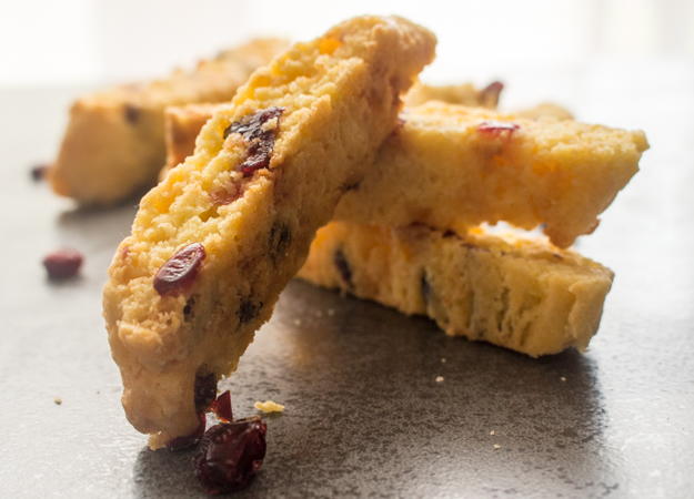 Italian Cranberry Almond Biscotti | RecipeLion.com