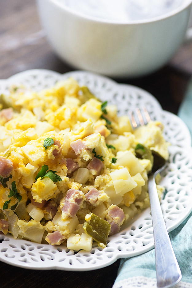 Karly's slow cooker breakfast casserole Karly's Slow Cooker Breakfast Casserole | AllFreeCasseroleRecipes.com