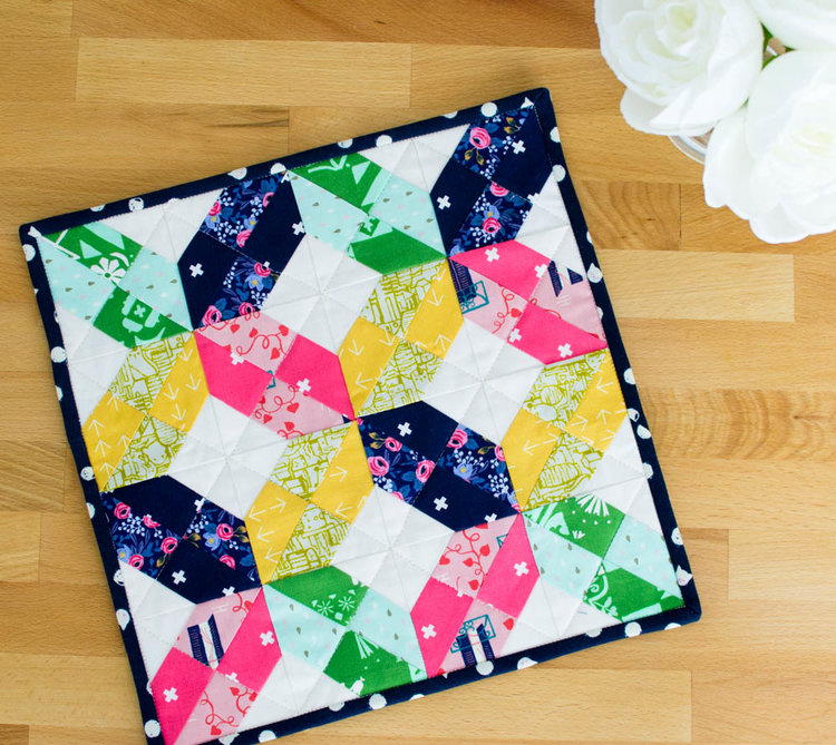 Criss Cross Mini Quilt Pattern | FaveQuilts.com