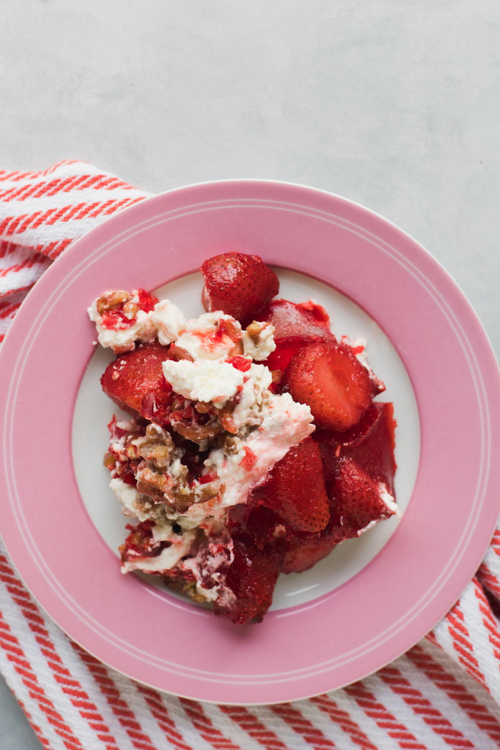 Strawberry Pretzel Salad | RecipeLion.com